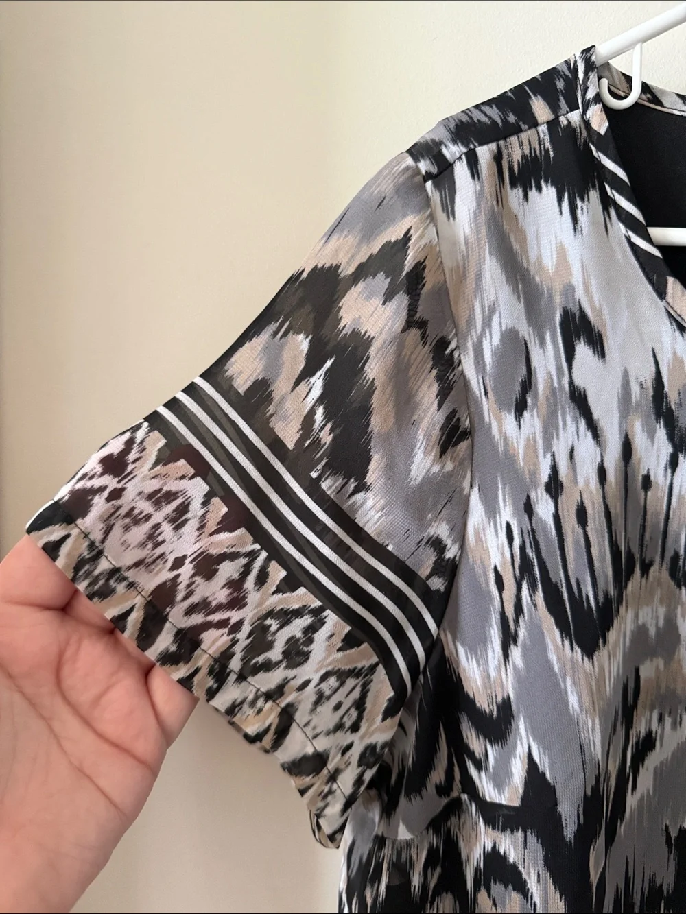 EUC Dana Buchman Double-Layer Printed Top - Picture 2 of 7